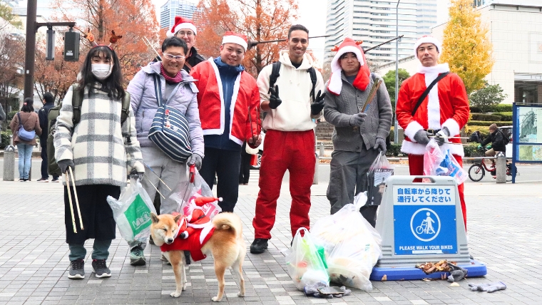 横浜サンタプロジェクト2025「清掃サンタ」に参加したブルークリーン有志メンバーの集合写真