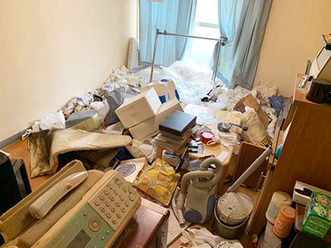 【東京都板橋区】特殊清掃の施工事例|約2か月後に発見された孤独死現場の徹底清掃 Before