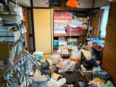 高齢者に多い小銭が散乱した部屋の清掃【東京都武蔵野市】 Before