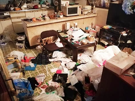 ケアプランに合わせた汚部屋の清掃をした事例【東京都杉並区】 Before
