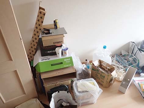 すぐに退去が必要な部屋の残置物を清掃した事例【横浜市神奈川区】 Before