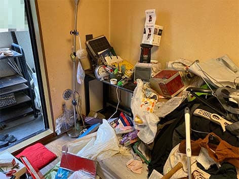 物が多すぎて片付けられない部屋の清掃【東京都新宿区】 Before