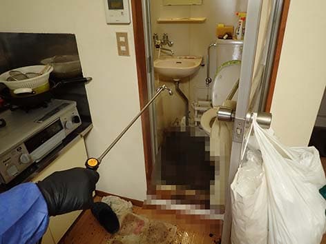 浴室で起きた、廊下に臭いが漏れるほど強烈な孤独死現場の特殊清掃【東京都葛飾区】 Before