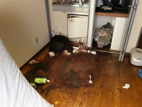 【川崎市川崎区】マンション7階で孤独死後にウジ虫が大量発生した部屋の特殊清掃の施工事例 Before