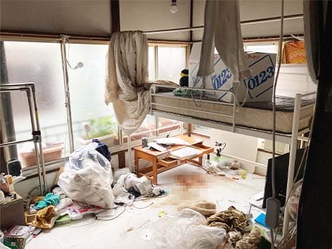 孤独死が起きて血液と汚物が散らばった部屋の特殊清掃【東京都大田区】 Before