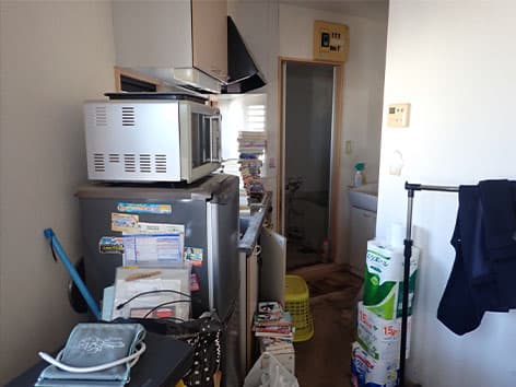 途中まで片づけられたワンルームの孤独死現場の特殊清掃【川崎市中原区】 Before
