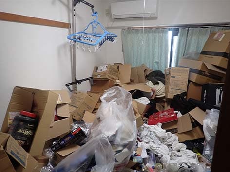 玄関がダンボールで塞がったゴミ屋敷のお片付け【東京都板橋区】 Before