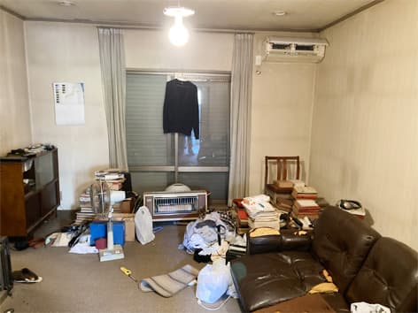 一軒家で起きた孤独死で臭いが発生、40時間以上を要した特殊清掃を徹底解説【東京都杉並区】 Before