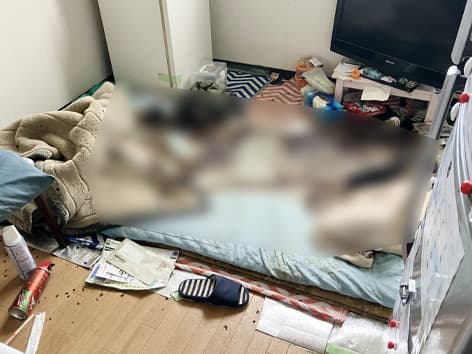 大量の体液と強烈な腐敗臭が残る孤独死現場の特殊清掃【神奈川県秦野市】 Before